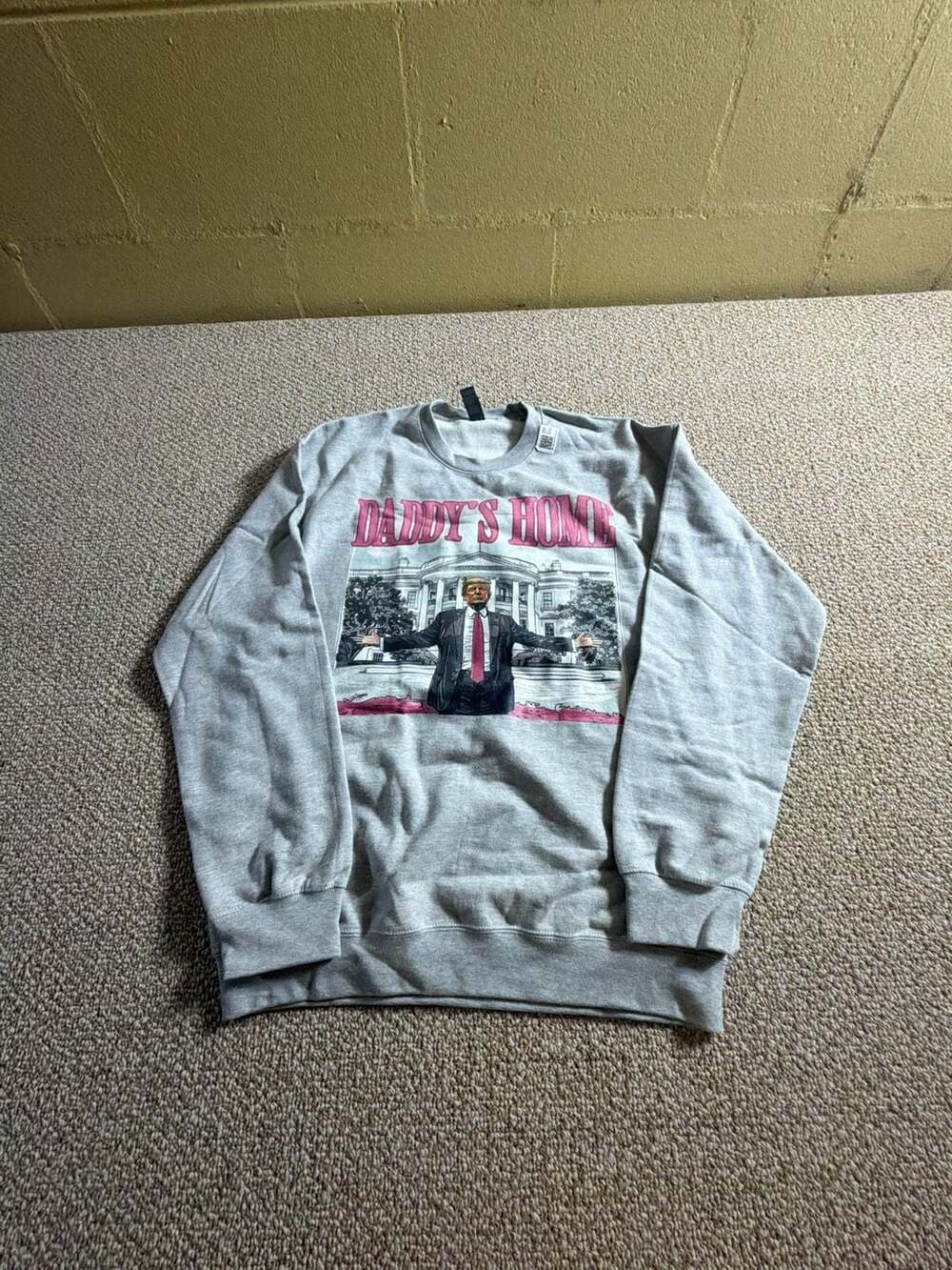 Gildan Daddy's Home Trump Sweatshirt Size M Gray